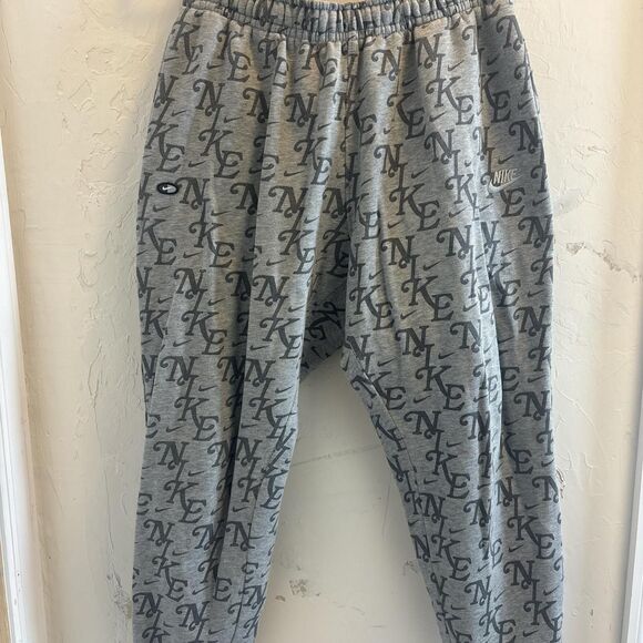 Nike Men's Grey Joggers-tracksuits - Picture 1 of 7